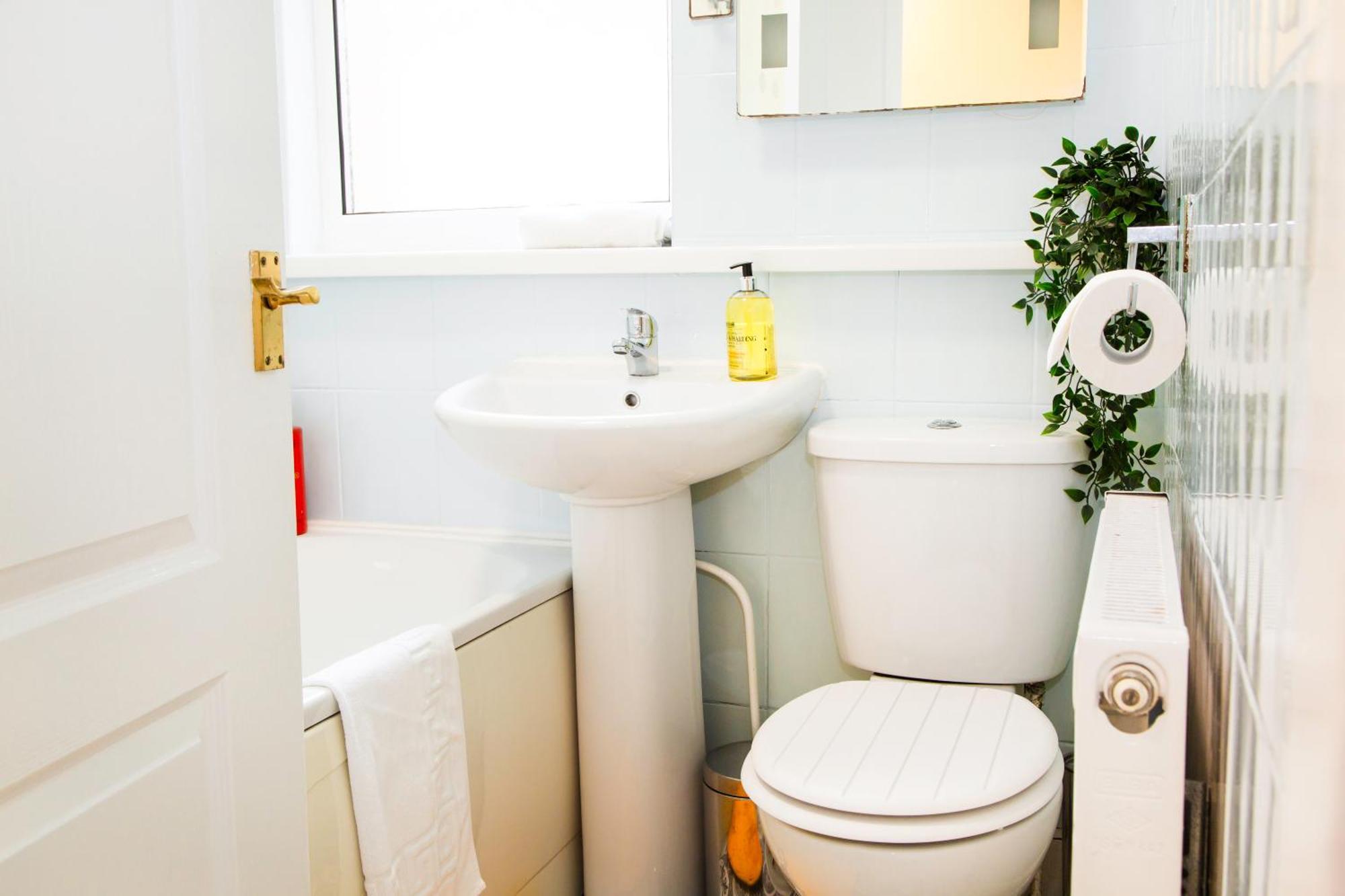 Newly Launched 3 Bedroom House With Free Parking Litherland Esterno foto