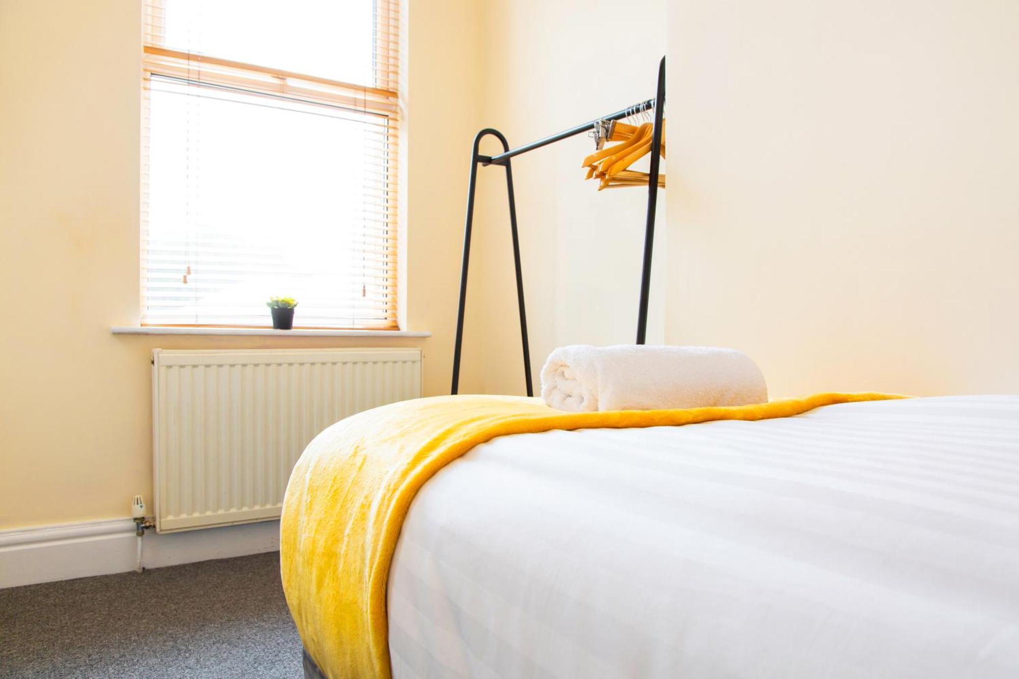 Newly Launched 3 Bedroom House With Free Parking Litherland Esterno foto